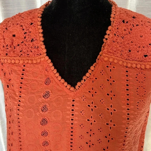 Joie Women’s Medium Hollow Out Sleeveless Embroidered Crocheted V Neck Top - Picture 5 of 8